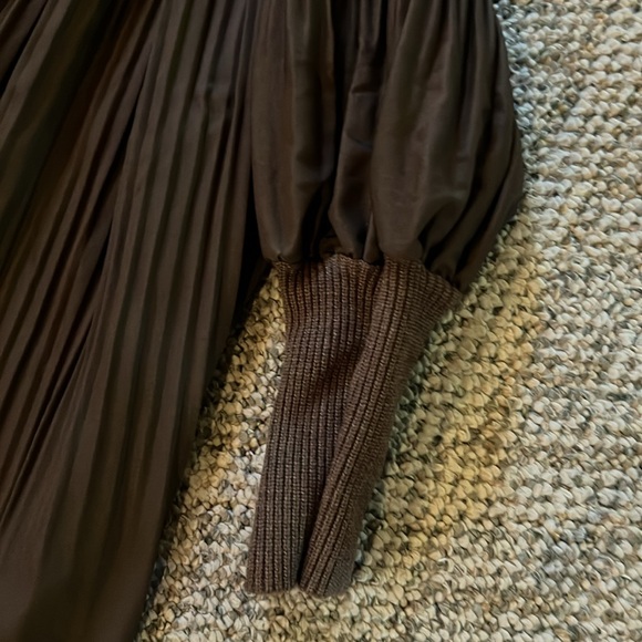 Brown turtleneck swing sweater - Picture 3 of 3